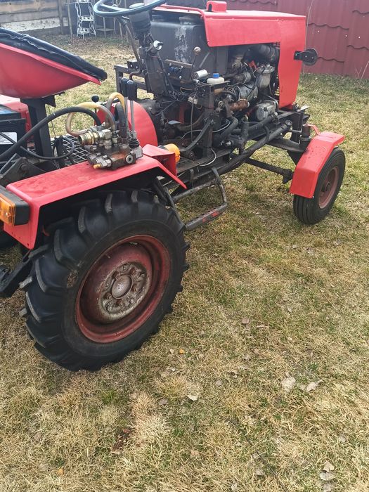 Traktorek ogrodniczy