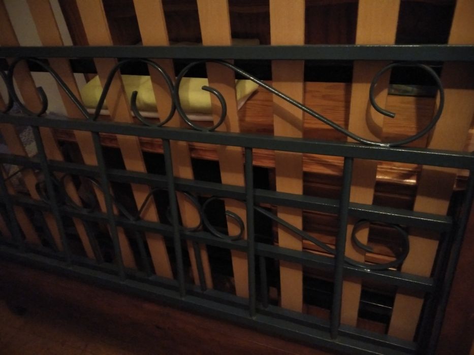 Cama ferro e madeira