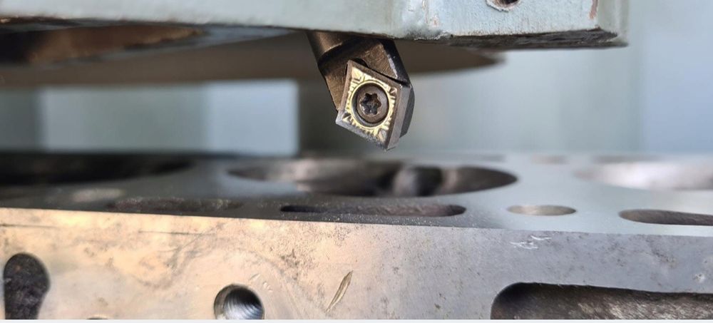 Станок плоскошлифовальный дл шлифовки головок блока плоскошліфувальний