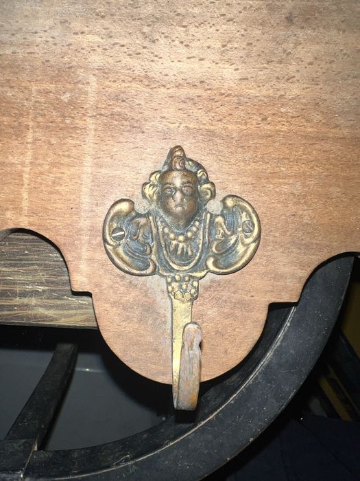 Stary dębowy wieszak