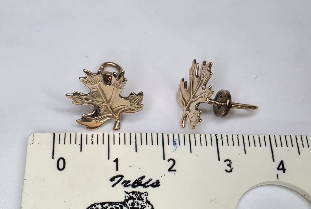 Золоті сережки 583 проби.