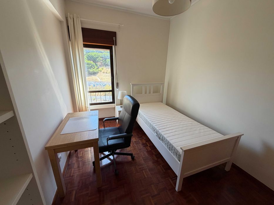 Quarto estudante universitária - Algés