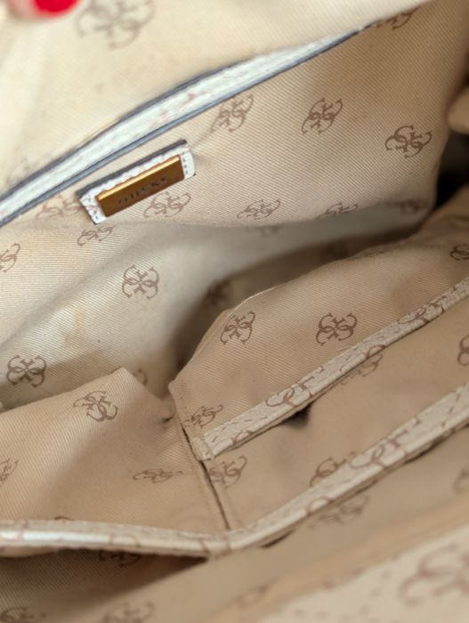 Жіночий рюкзак Guess