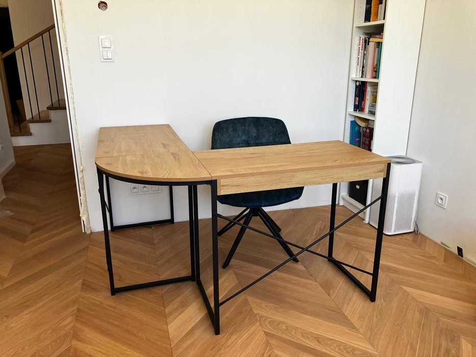 Biurko narożne jak nowe, szer.: 131x131cm, gł: 46cm, wys.:76cm