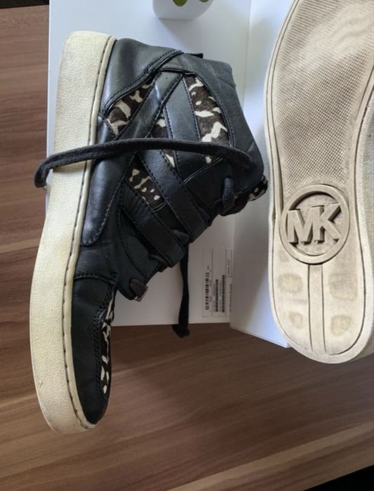 Трендові кросівки michael kors