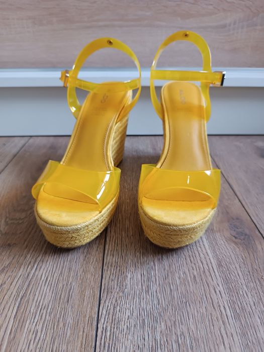 Żółte koturny Aldo