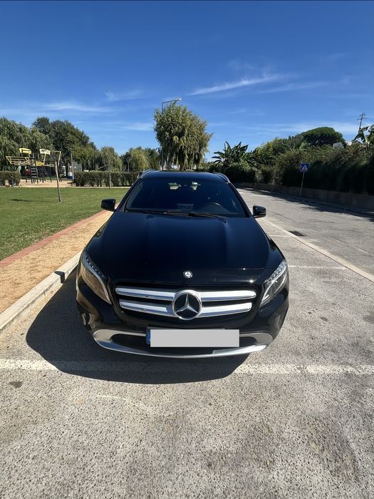 Mercedes-Benz GLA 180 DCT