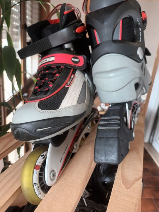 Patins em linha, joelheiras, cotoveleiras e pulsos