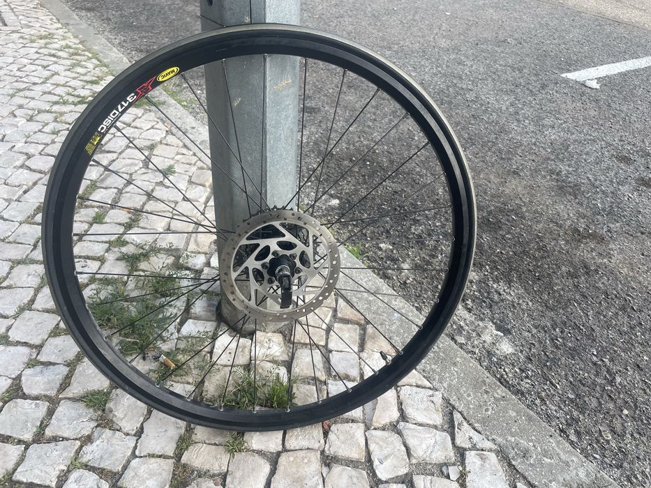 Rodas  de 26 polegadas com travão de disco. Dois rodas por 70 euros . Aproveita a oportunidade agora !