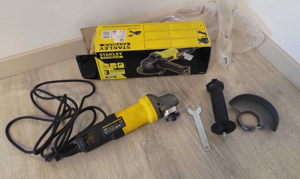 Кутова шліфувальна машина (болгарка) Stanley Fatmax FMEG220 850 Вт