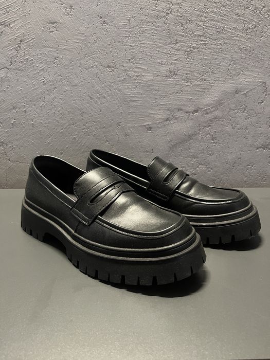 Czarne loafersy na grubej podeszwie bez wiązania 41