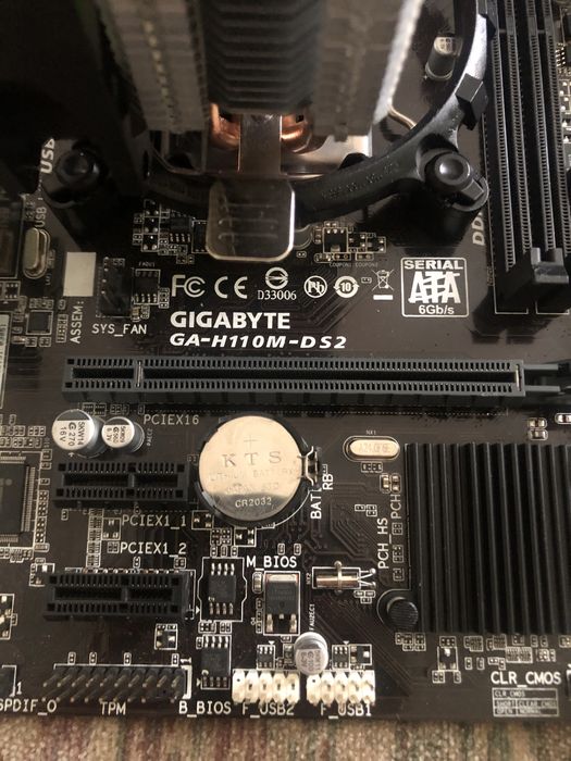 Материнська плата гігабайт