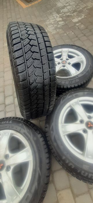 Зимова гума на дисках sf 982 sunfull 215 60 r16