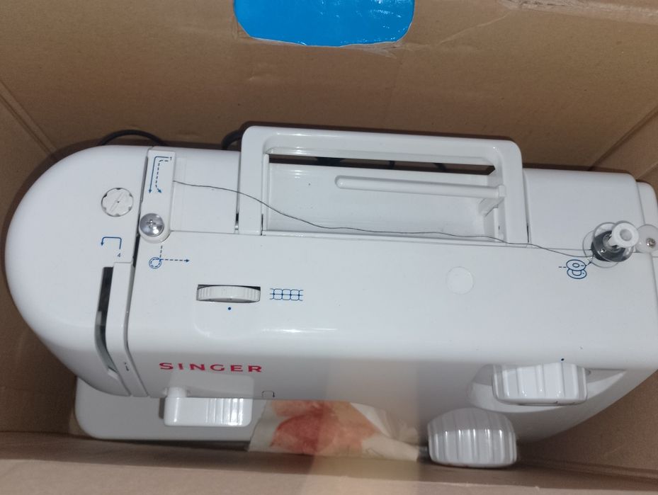 Швейна машина електромеханічна Singer 8280 Білий 70 Вт на 7 програм