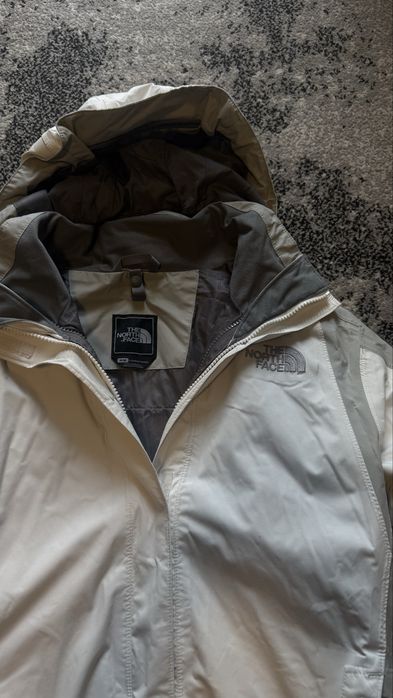 Жіноча вітровка The North Face HyVent