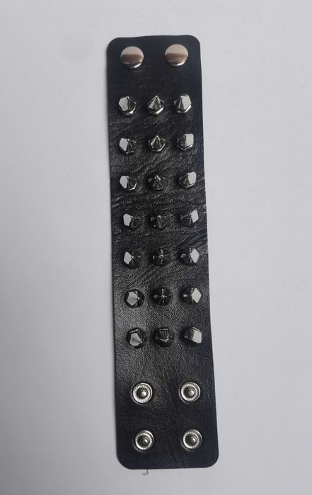 Pieszczocha, bransoletka: 3-rzędowe kolce stożki (metal, gothic, punk)