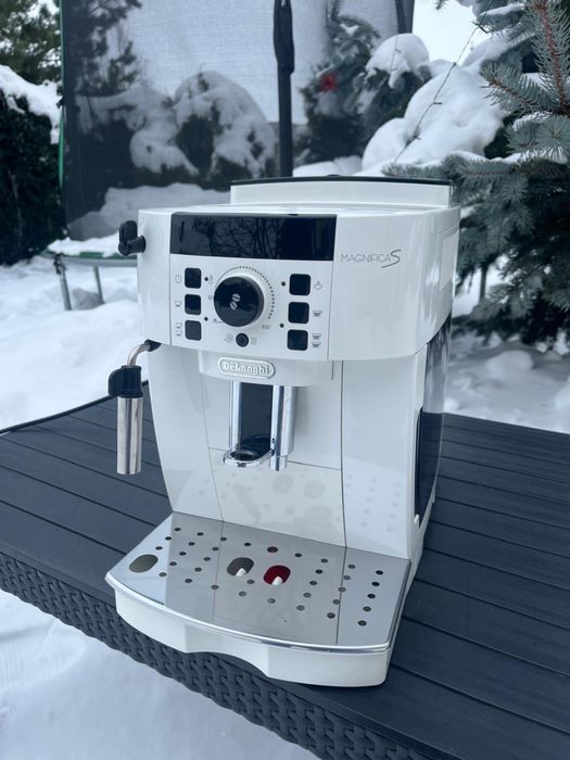 Кавомашина Delonghi Magnifica S 2021 рік гарантія