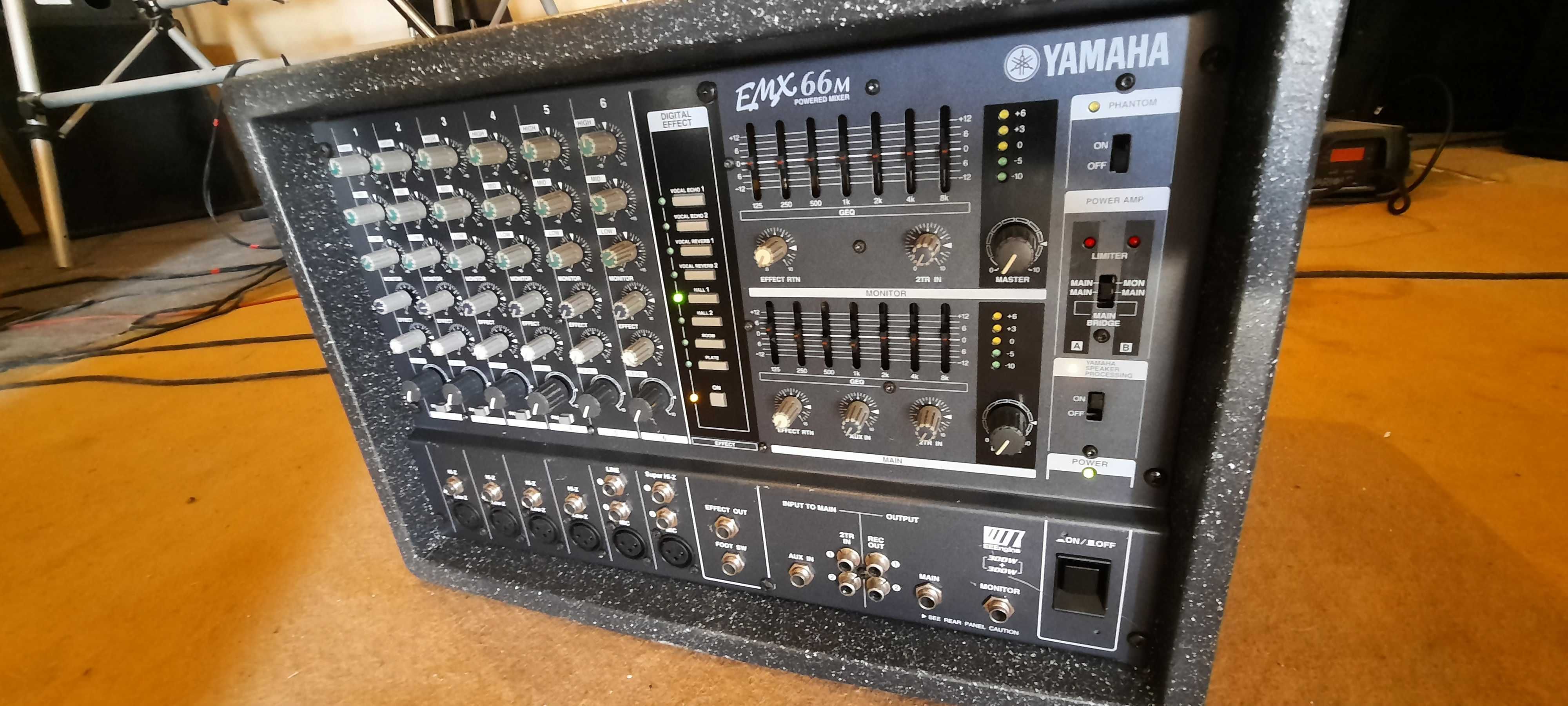 Mesa de som amplificada YAMAHA EMX 66M 600W/RMS Santo André de Vagos