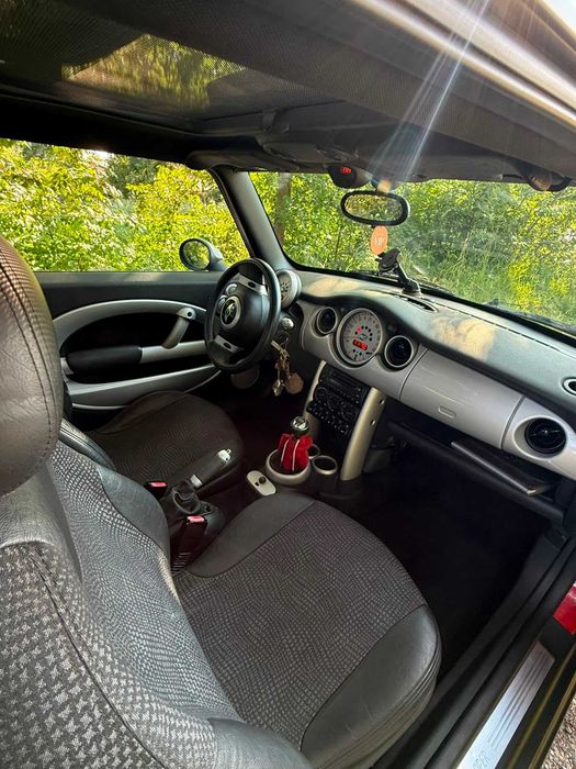 MINI Cooper R50.