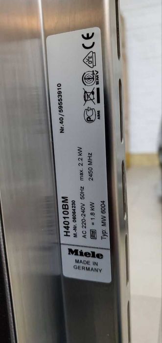 Продам духовой шкаф Miele H 4010 BM с функцией микроволновки.