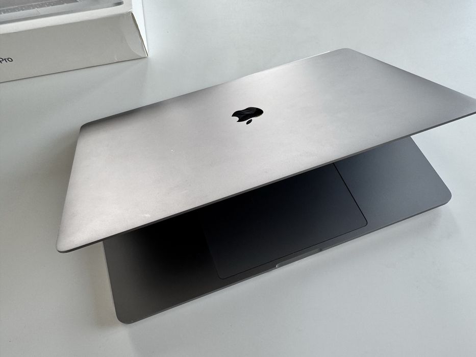 Apple MacBook Pro 16”