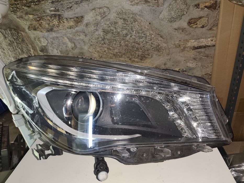 Farol Mercedes CLA w117 ótica xénon bixenon original usado