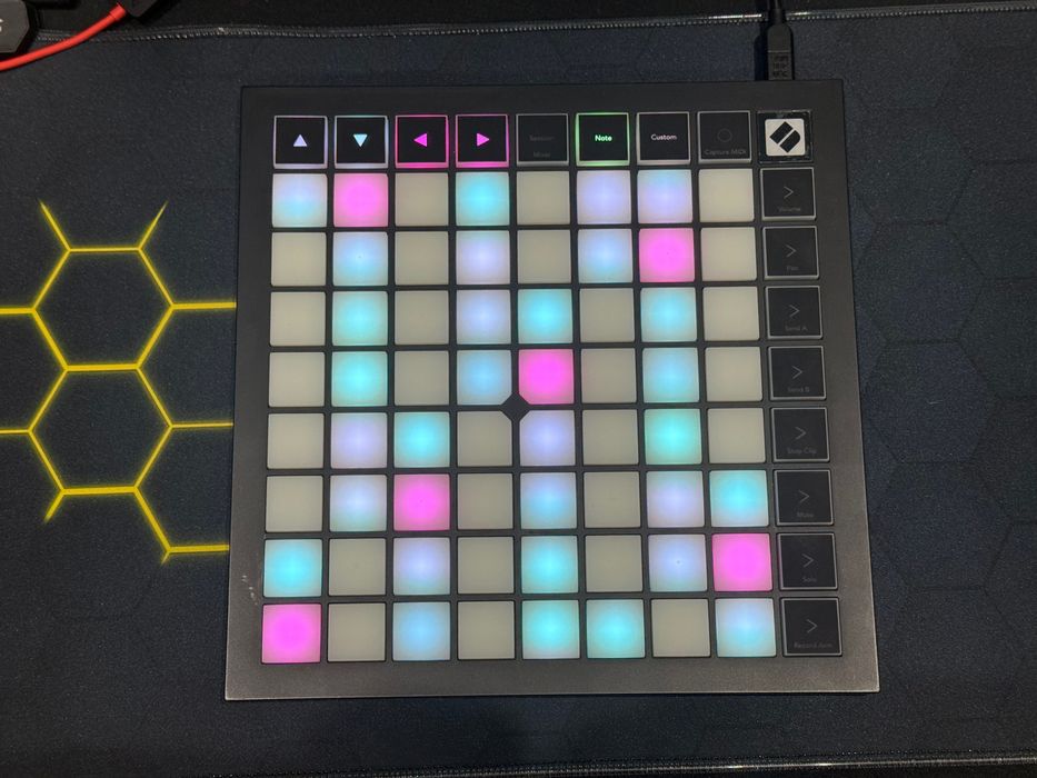 Novation Launchpad X - Kontroler MIDI, Stan Super / Pudełko