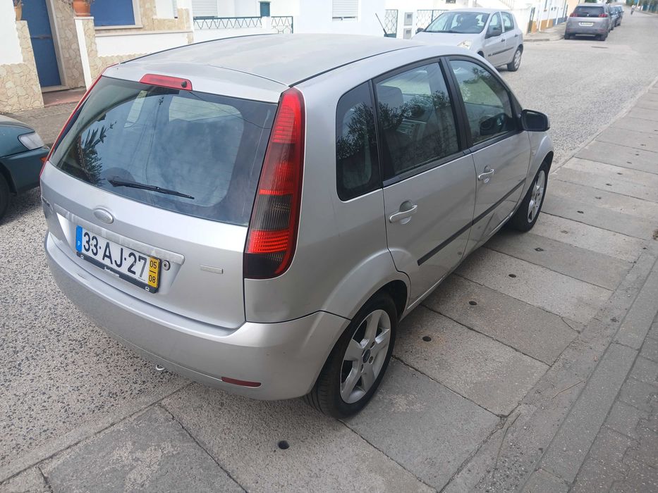 Ford Fiesta 1.4 tdci 5 lugares foto 5