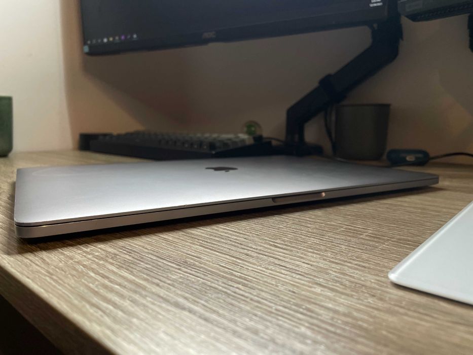 MacBook Pro 15” (2017) i7 / 16GB RAM / 512GB SSD - do naprawy