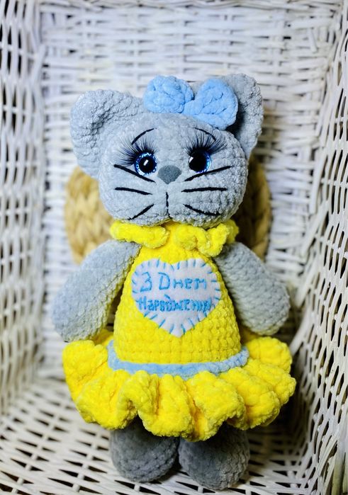 Іграшка ручної роботи котик  , киця з плюшу , іменна іграшка з метрико