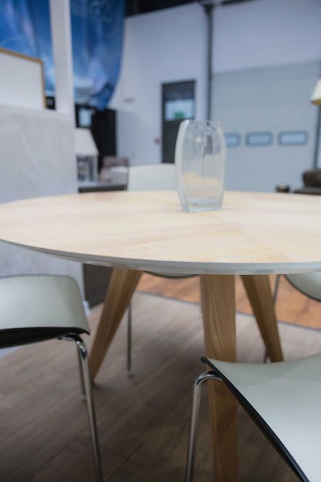 Stół okrągły do jadalni z krzesłami