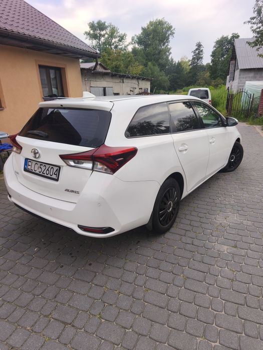 Sprzedam Toyotę Auris kombi