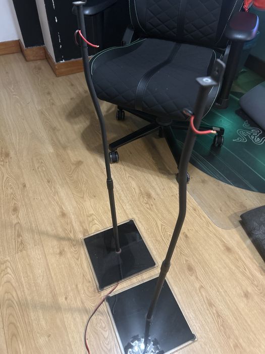 Suportes de colunas de som