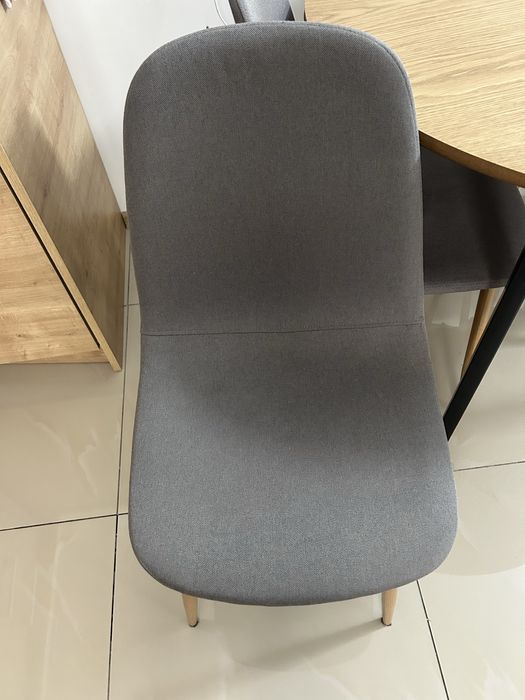 Круглий стіл на кухню зі стільцями