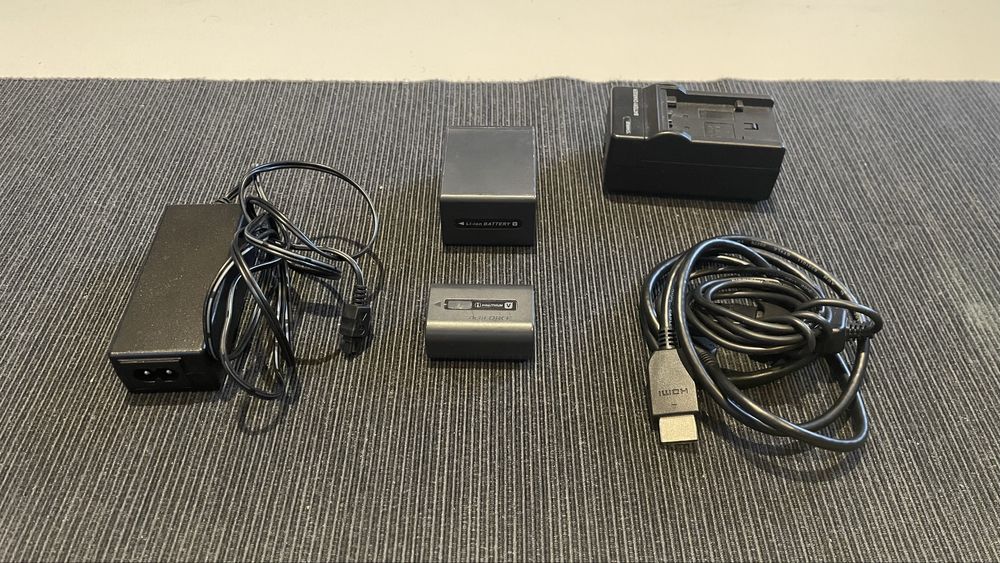 Kamera 4K Sony Handycam FDR-AX33 pełen zestaw