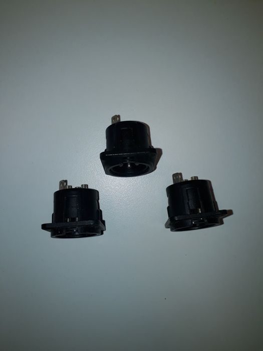 Neutrik Wtyk XLR NC3FX żeński oraz 3 gniazda tablicowe męskie