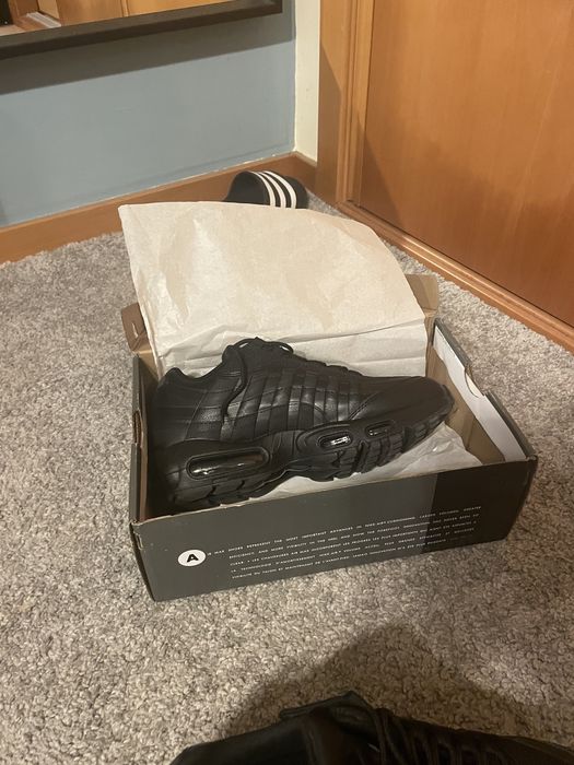 air max 95 triple black