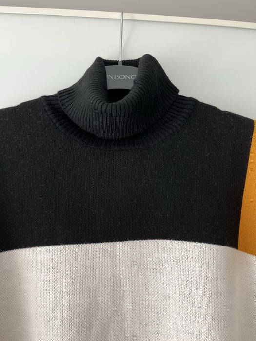 Piękny sweterek uniwersalny