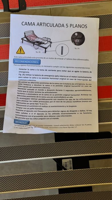 Estrado articulado com pes.