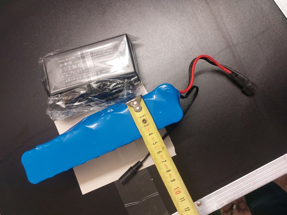 Bateria de trotinete nova 36v com carregador incluido