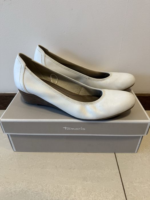 Białe buty tamaris 41