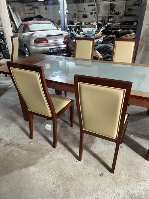 Mesa de sala extensível, mais seis cadeiras