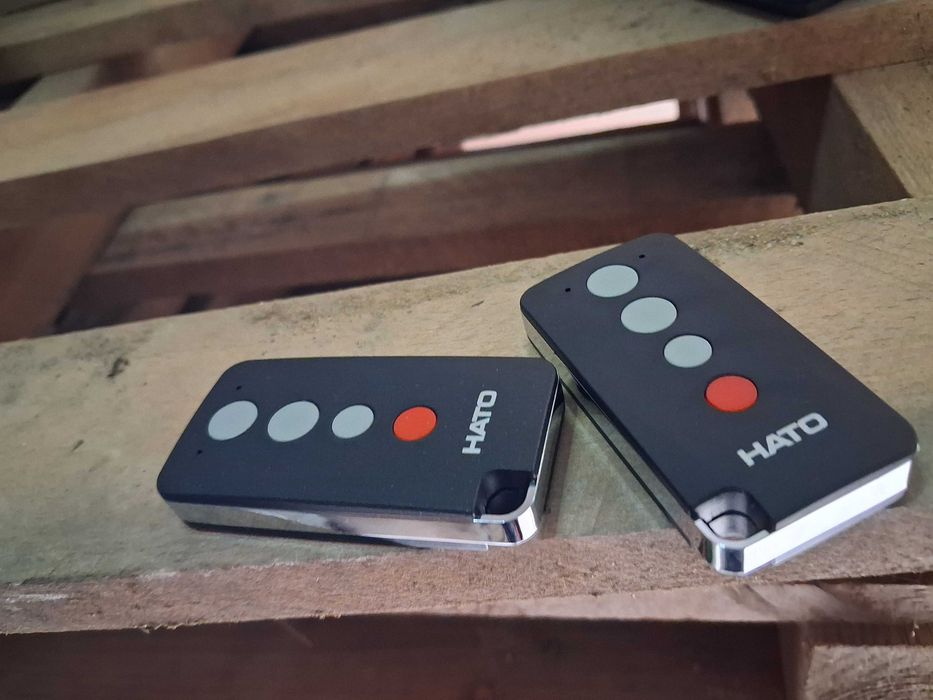 Brama Fakro orzech 2750x2250 garażowa segmentowa Hato 2xpilot
