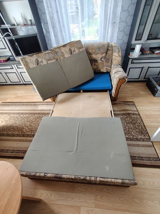 Kanapa,  łóżko ,  stół zabytek