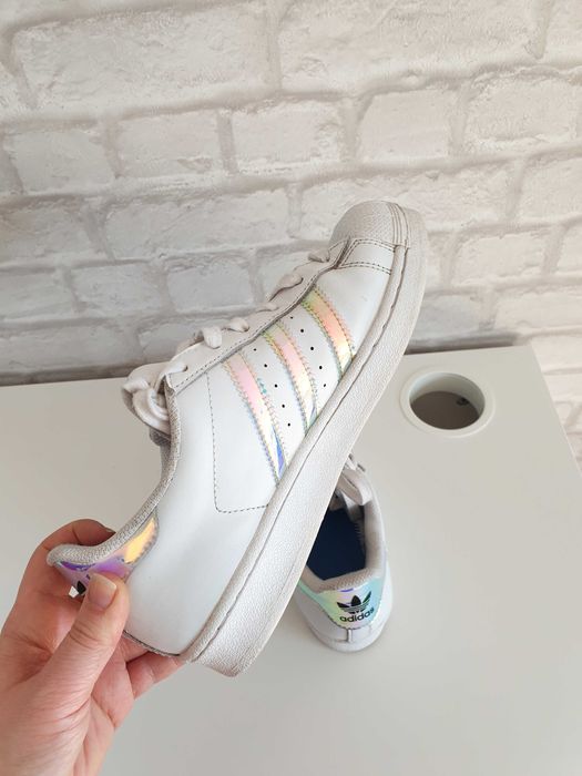 Adidas Superstar hologram