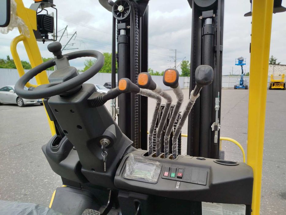 Газо-бензиновий вилковий навантажувач Hyster H2.5UT, 2023 рік  Новий  В наявності
