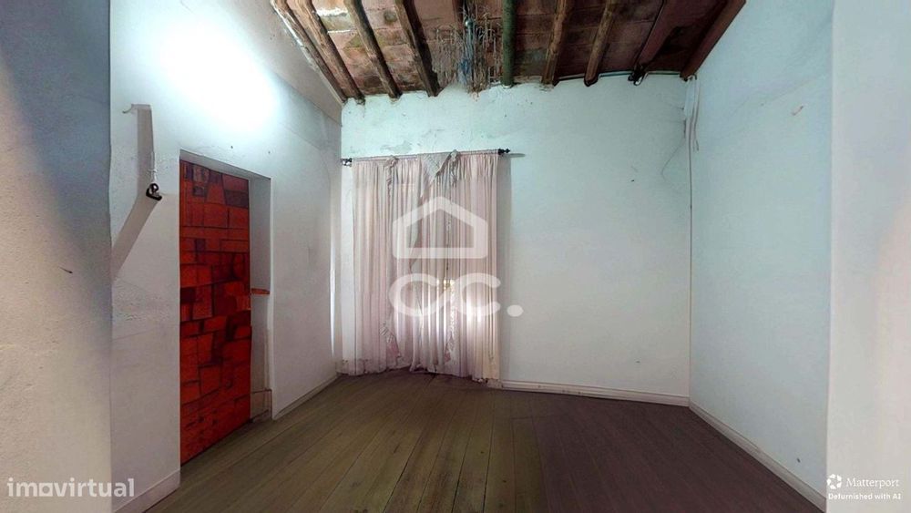 Moradia Bifamiliar T3 de 1ª andar para Recuperar | Centro Histórico de