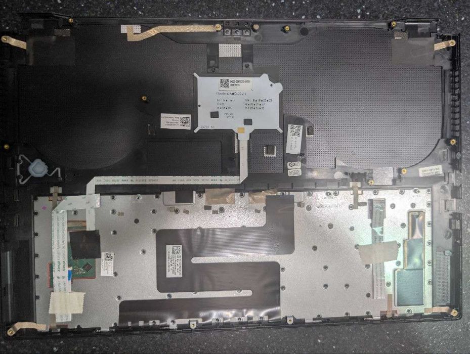 Asus ROG Zephyrus S GX701 Палмрест (palmrest)  топкейс с нюансами