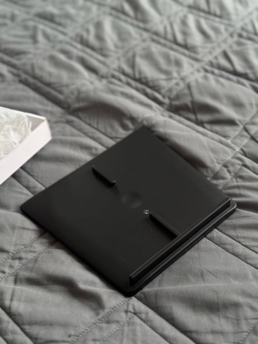 Бездротовий зарядний пристрій для tesla model 3