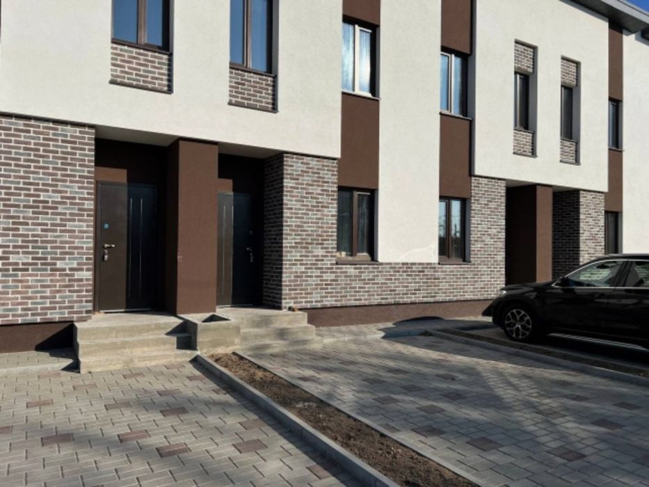 Сучасні таунхауси з газовим опаленням — продаж. Галина